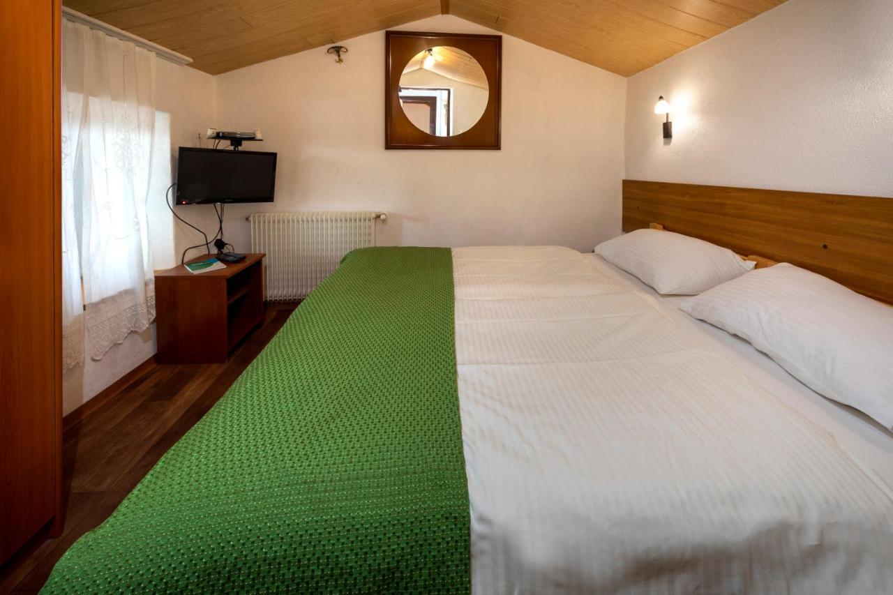 Apartment Pod Lipom Roč Esterno foto