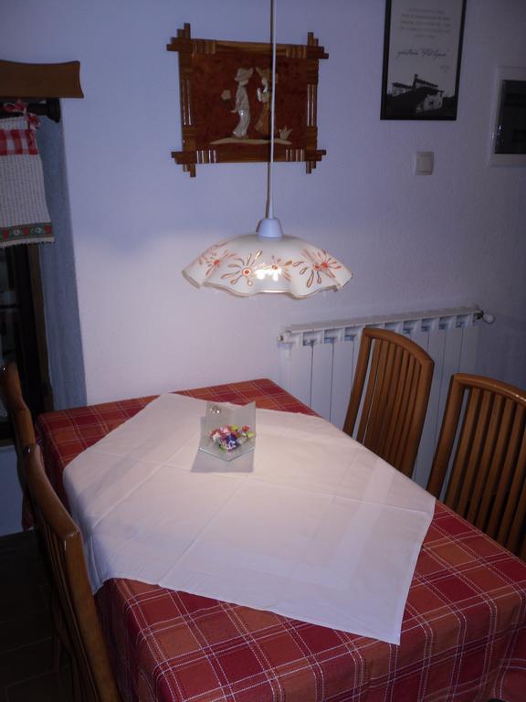 Apartment Pod Lipom Roč Esterno foto